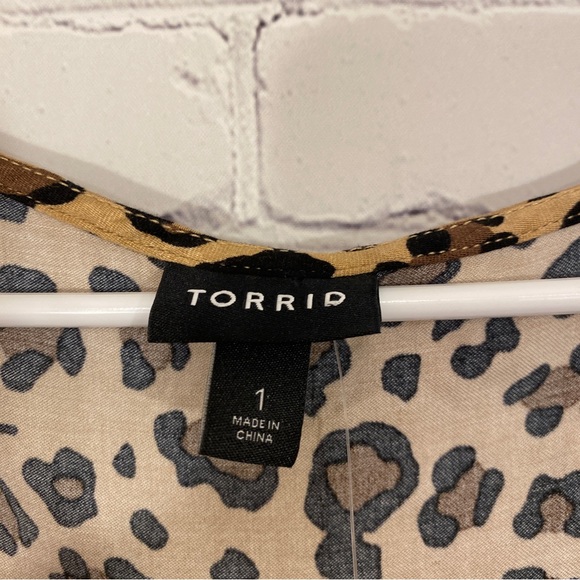 Torrid Womens Shirt 1X Leopard Print Button Up Fit And Flare Scoop Neck NWT - Picture 3 of 7
